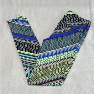Victoria’s Secret Knockout Leggings — Tribal Print Size Small NWOT